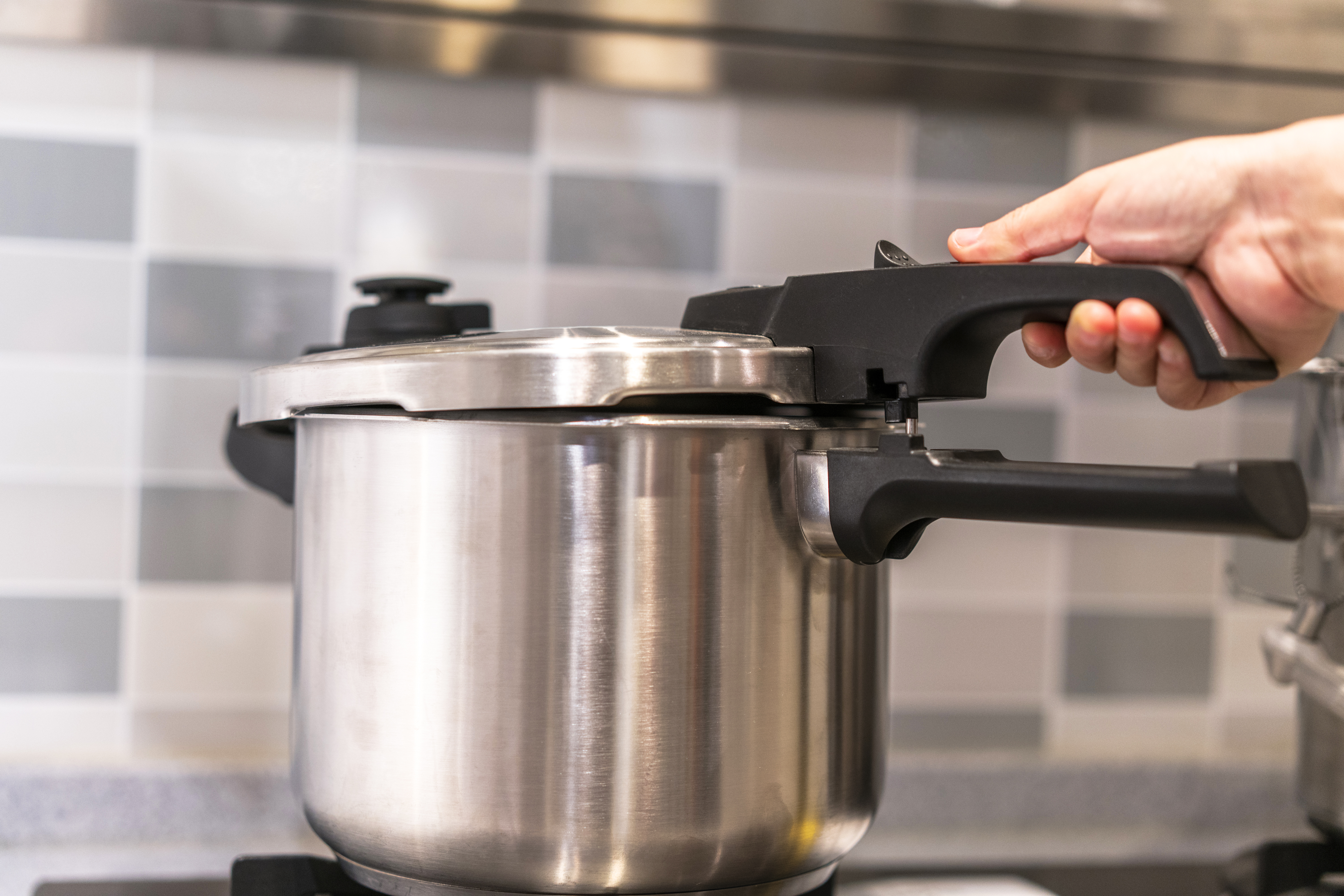 how to use a pressure cooker for meat