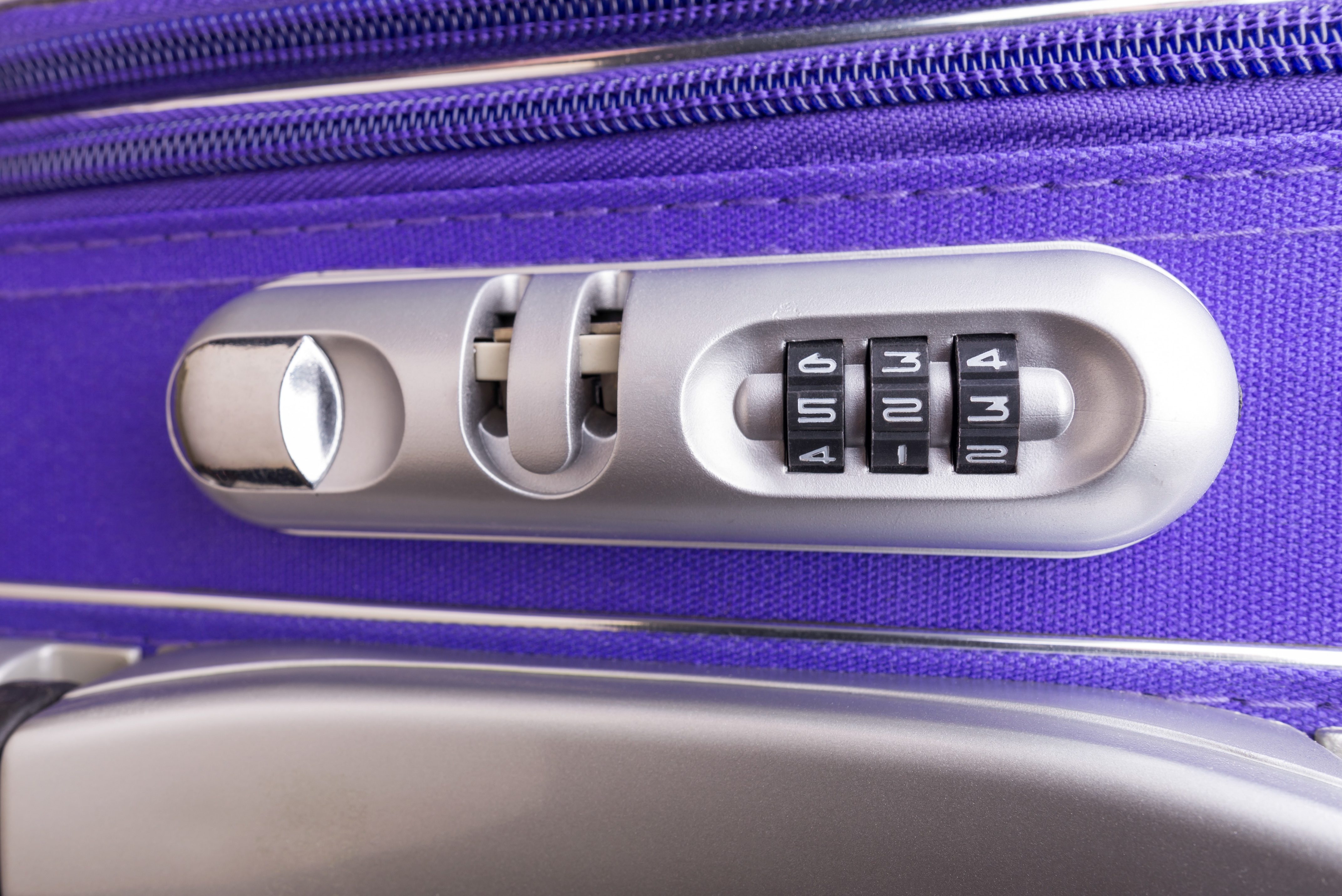 How do you set the TSA lock of your suitcase? - Coolblue - anything for a  smile