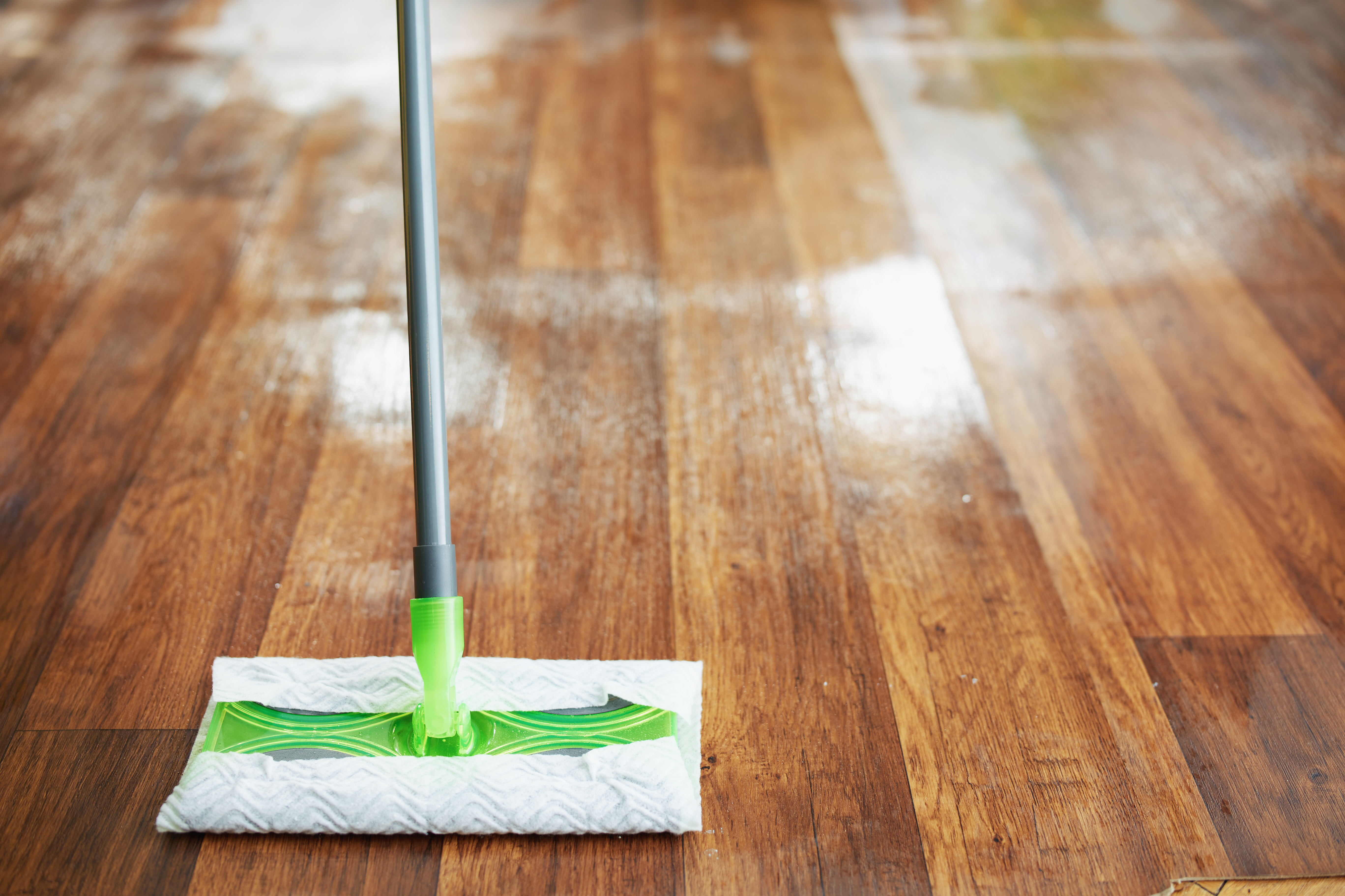 can you mop wood floors with vinegar and water